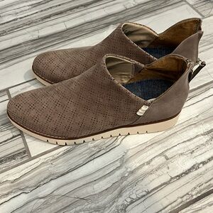 BNWOB! Dr. Scholl’s Be Free Energyy Technology Ventilated Zip Up Ankle Booties